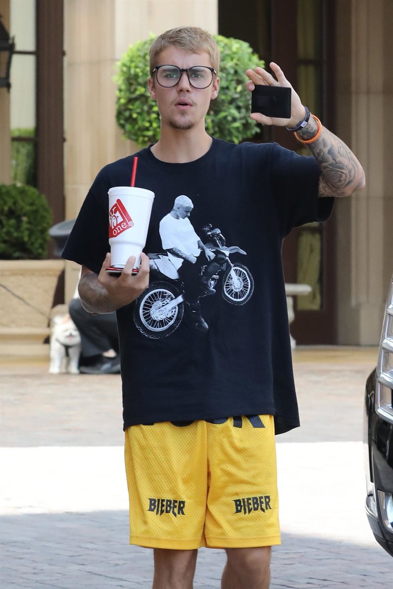 ibieberthought's tweet photo. He looks so good 😍😍 https://t.co/A4YcWzGgt6