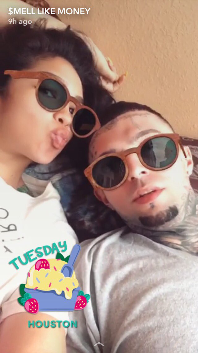 RoyceGreen25's tweet photo. #NationalGirfriendDay 💚@perezlauraana https://t.co/99LQVDJ9rZ
