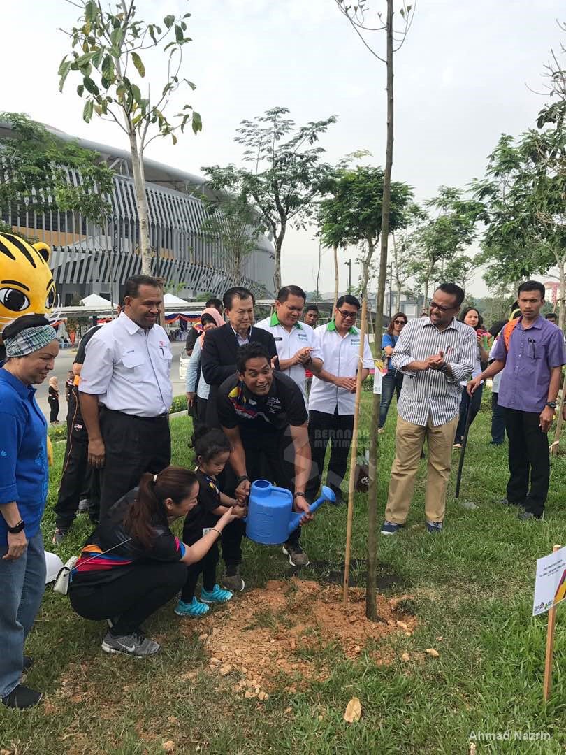 KBSMalaysia's tweet photo. Majlis Pelancaran Program 1 Pingat 1 Pokok dirasmikan oleh Yb @Khairykj https://t.co/UtBWIUcnh3