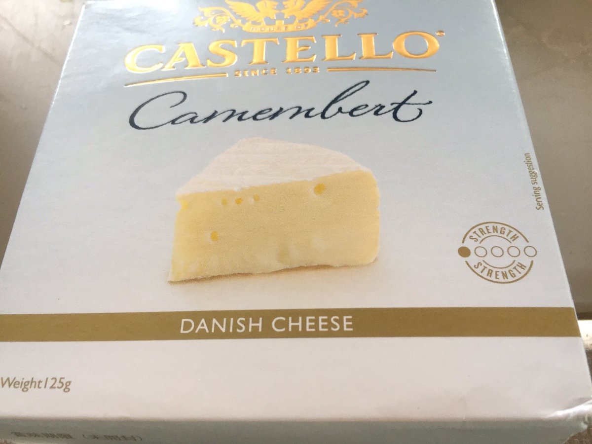Hitoshi 地元 色々な情報アカ 昼食の一つ キャステロカマンベールです 昼食 チーズ デンマーク Castello Danish Cheese Danishcheese キャステロ キャステロカマンベール カマンベールチーズ カマンベール ナポレオン 輸入 乳製品