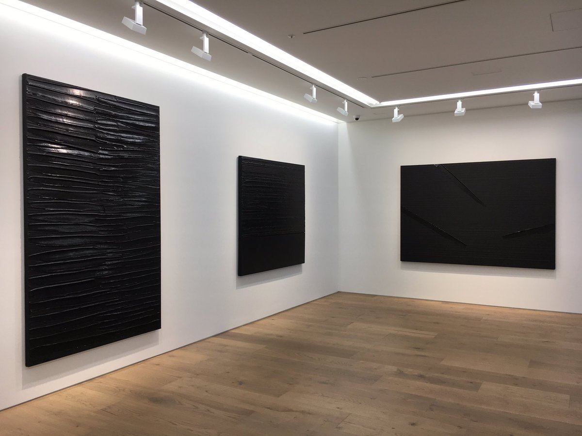 はむぞう Twitterren ピエール スーラージュさんの個展を六本木のギャラリーペロタンで見た パリの大手ギャラリーが遂に東京に進出 今年97歳になる抽象絵画 の巨匠によるオープニング展覧会 作家はご家族の反対で来日できなかったが 100歳目前にもかかわらず来る気