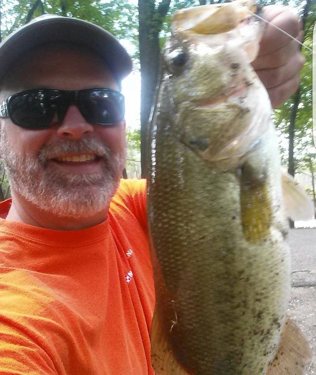 MuscatineIA's tweet image. Muscatine's Nate Brown catches another beauty for his collection... #IowaFish #IowaSummer