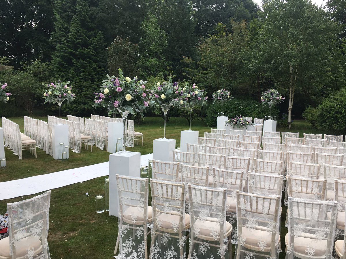 EventDressing's tweet image. Stunning outdoor wedding @Nunsmere @nunsmerewedding #chivaricovers #eventdressing #cheshire #lacechairs #wedding #weddingvenue #stockport