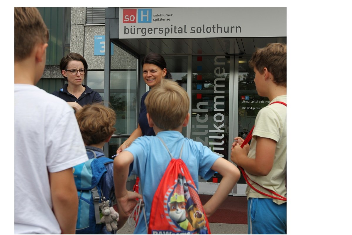GianTrio's tweet image. Solothurner Ferienpass: Rettungsdienst @soH2006 lässt Kinder an einem Alltag als Rettungssanitäter teilhaben. @sommerprogramm