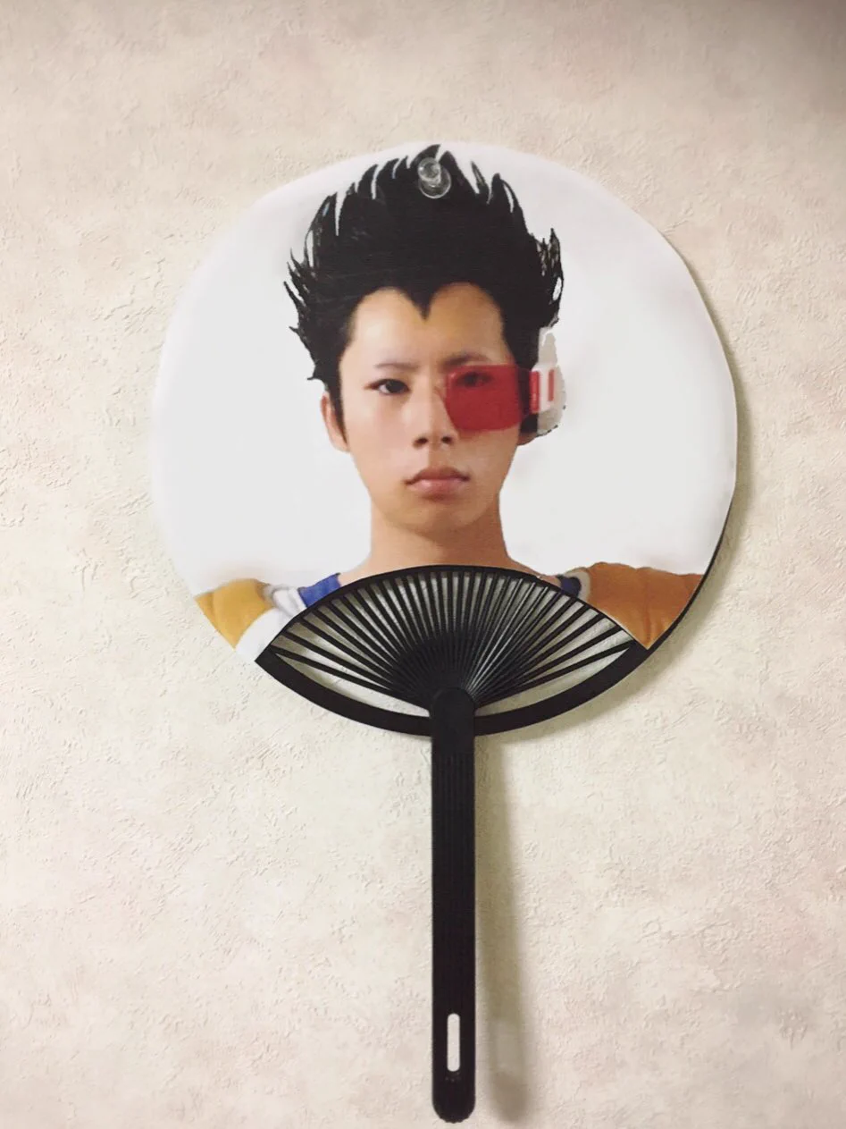 母親のKinKi Kidsのうちわを息子の顔にしてみたｗそれについての母親からのLINEがこちらｗｗｗ