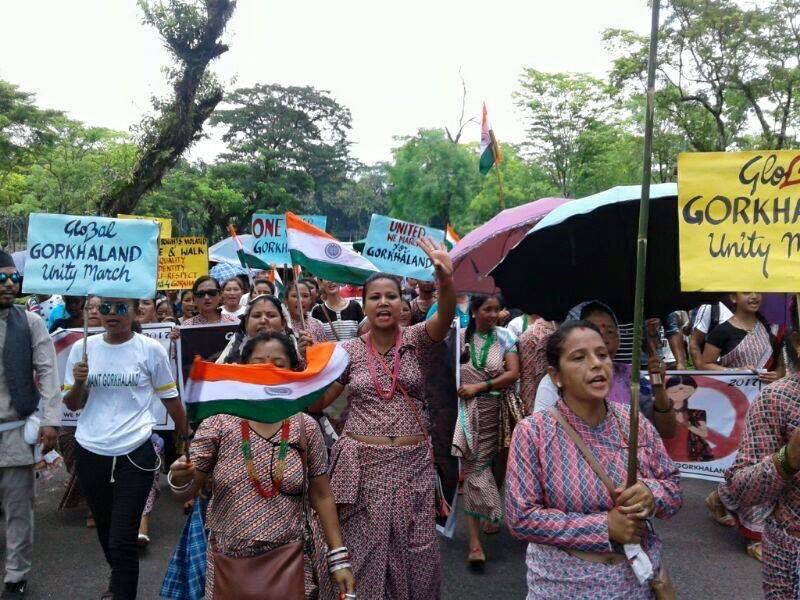 GorkhalandUtd's tweet photo. #GlobalGorkhalandUnityMarch #Gorubathan #Kalimpong
10k strong #Gorkhaland supporters marched a distance of 11 kms
#JaiGorkha #ProudGorkha https://t.co/Aj30cStwjy