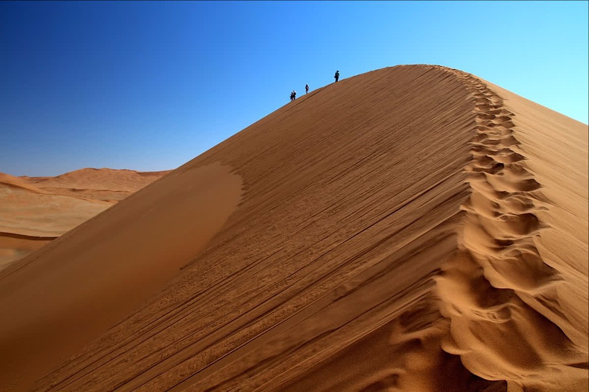 FutureCoachesC's tweet photo. Visit Namibia's most spectacular and best-known attractions, Sossusvlei National Park. Book a luxury coach https://t.co/i6m77YFqVu https://t.co/hWEzyiCPSo