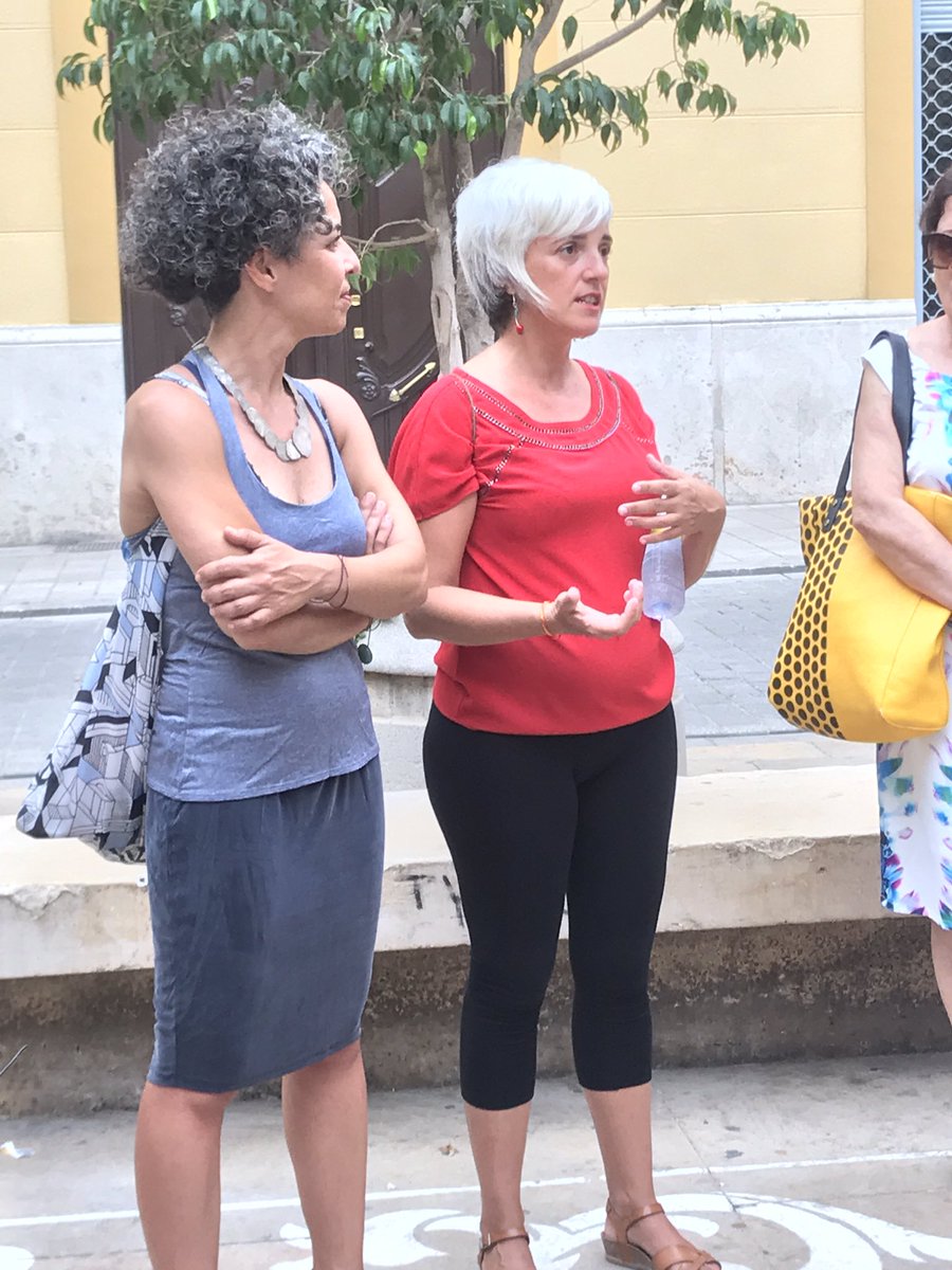 FemCarrer's tweet photo. Per què sí i per què no t'has casat? Reflexions de 111 persones de diferents cultures #myopenbeds 
+Info--> https://t.co/Pfg0KRC8uT https://t.co/vDeT5Sjqvq
