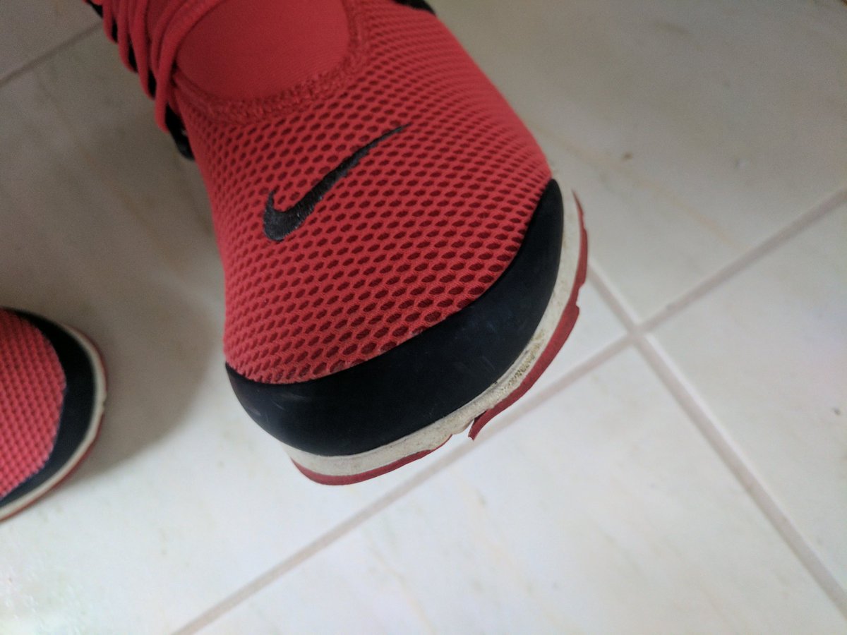 PT_MOKeefe's tweet photo. @Nike 2 weeks old and the front has begun to peel away. I have owned presto's in the past and had no issues... Can you help me please? https://t.co/q5QgPQRt4M