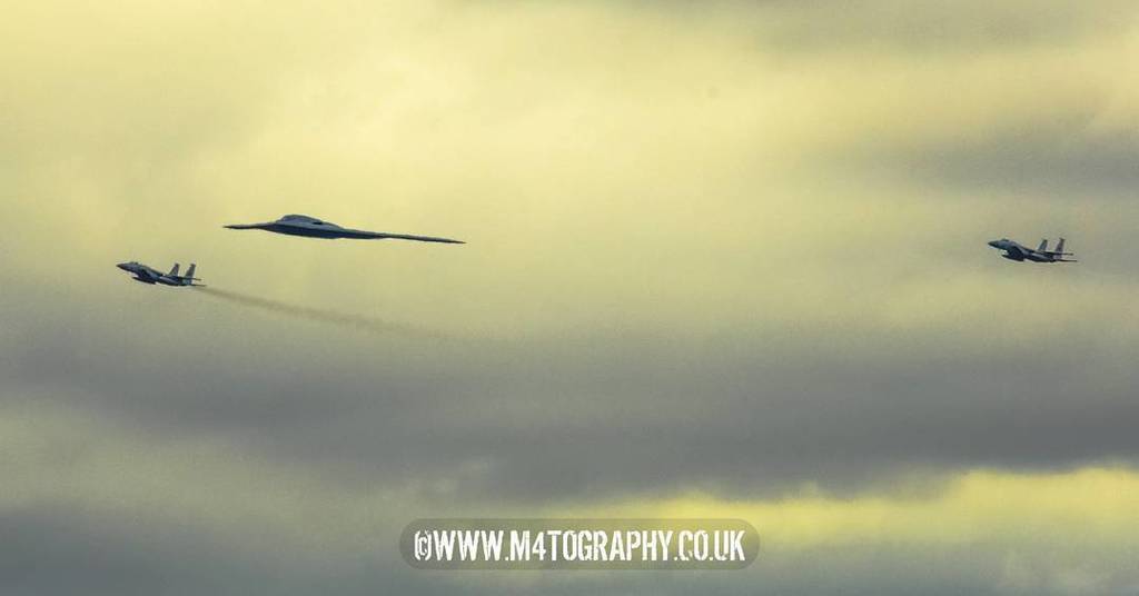 M45T1N's tweet photo. And now for the #Surprise #UFO #Spotted over #RIAT2017 #NorthropGrumman #B2 #Spirit #Stealth #StealthBomber with a 2x #F15 #Escort #McDonne… https://t.co/wAsK3vd91u