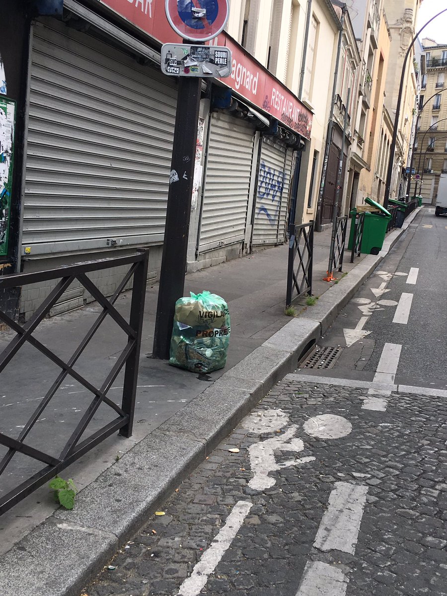 ltdla's tweet photo. Je parcours Paris pour mon article sur les fontaines Partout, l'état de saleté et de délabrement de cette ville est ahurissant @Anne_Hidalgo https://t.co/39biKIILNE