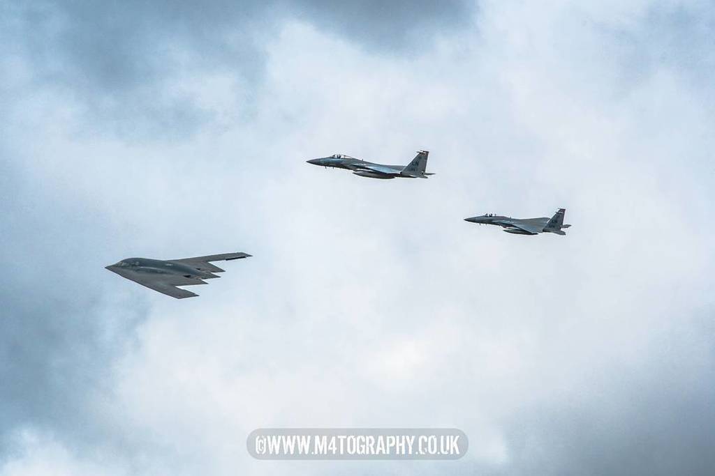 M45T1N's tweet photo. And now for the #Surprise #UFO #Spotted over #RIAT2017 #NorthropGrumman #B2 #Spirit #Stealth #StealthBomber with a 2x #F15 #Escort #McDonne… https://t.co/Hrh1PuZ1tz