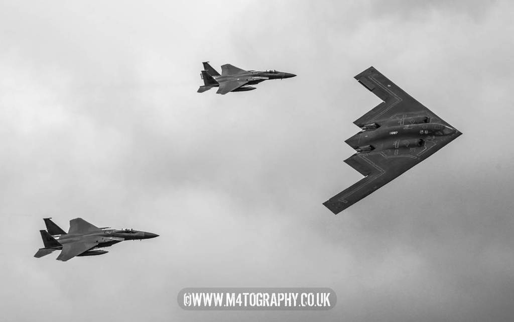 M45T1N's tweet photo. And now for the #Surprise #UFO #Spotted over #RIAT2017 #NorthropGrumman #B2 #Spirit #Stealth #StealthBomber with a 2x #F15 #Escort #McDonne… https://t.co/LfYAr3Zk4q