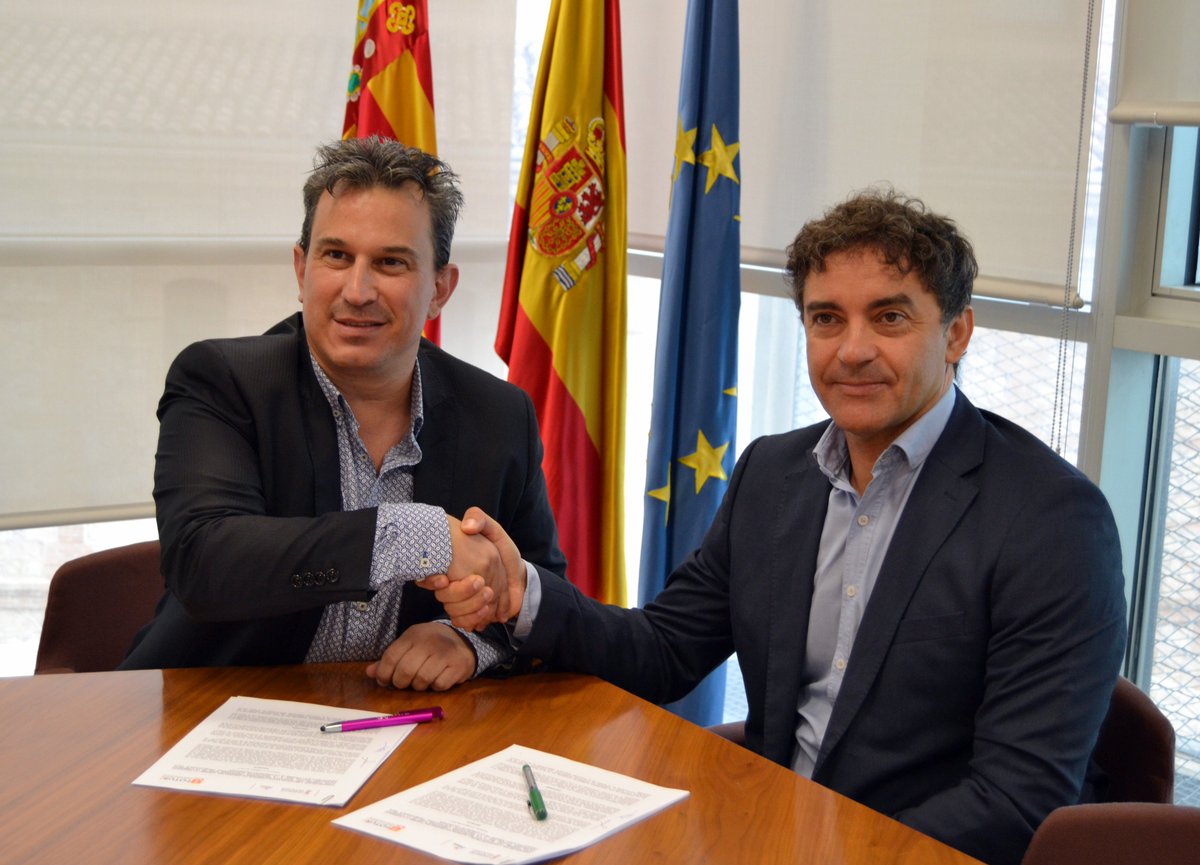 GVAturisme's tweet photo. 📸✍🏼📃@FraColomer firma con @FoturValencia convenio para la promoción del ocio y turismo en @c_valenciana✊🏼Revalidamos nuestro apoyo al sector https://t.co/6OqPLhl7xp