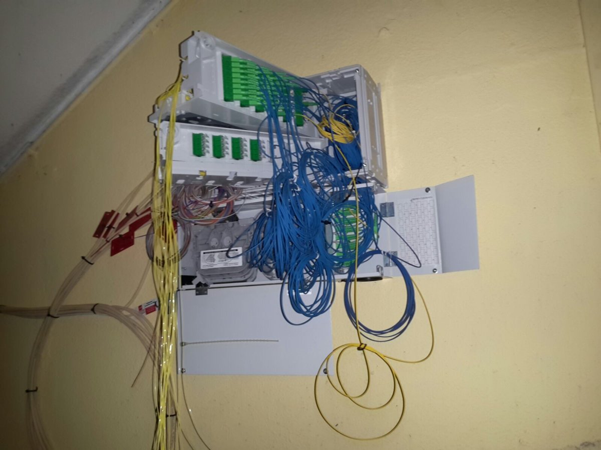 Anth084's tweet photo. Bonjour @SFR_Groupe @SFR_SAV , vous comptez faire qqch pour ce PM qui est inexploitable pour les op tiers depuis plus de 2ans ??? https://t.co/9U4HO8fg5B