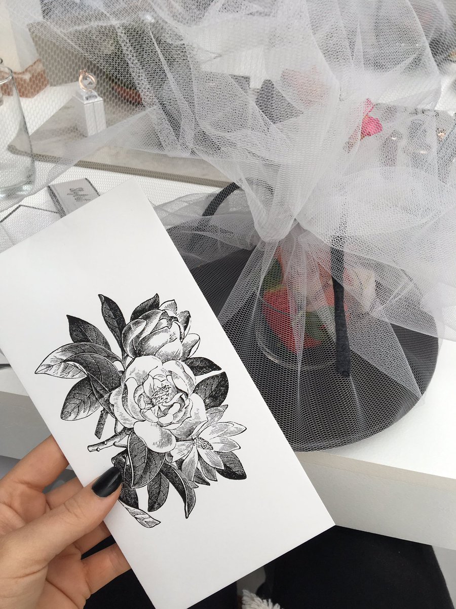 PRETTY &amp; PINK #StyleServing17 
facebook.com/duneslife/post…