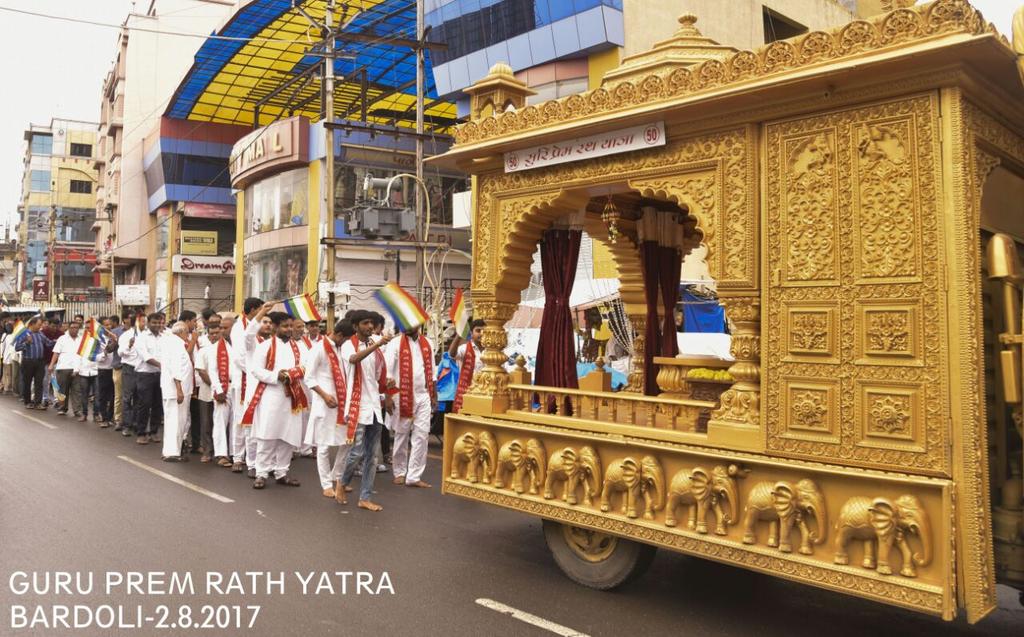 Ratnaworld's tweet photo. #GuruPrem RathYatra
#Bardoli
02.08.2017 https://t.co/rccGvUxTMK