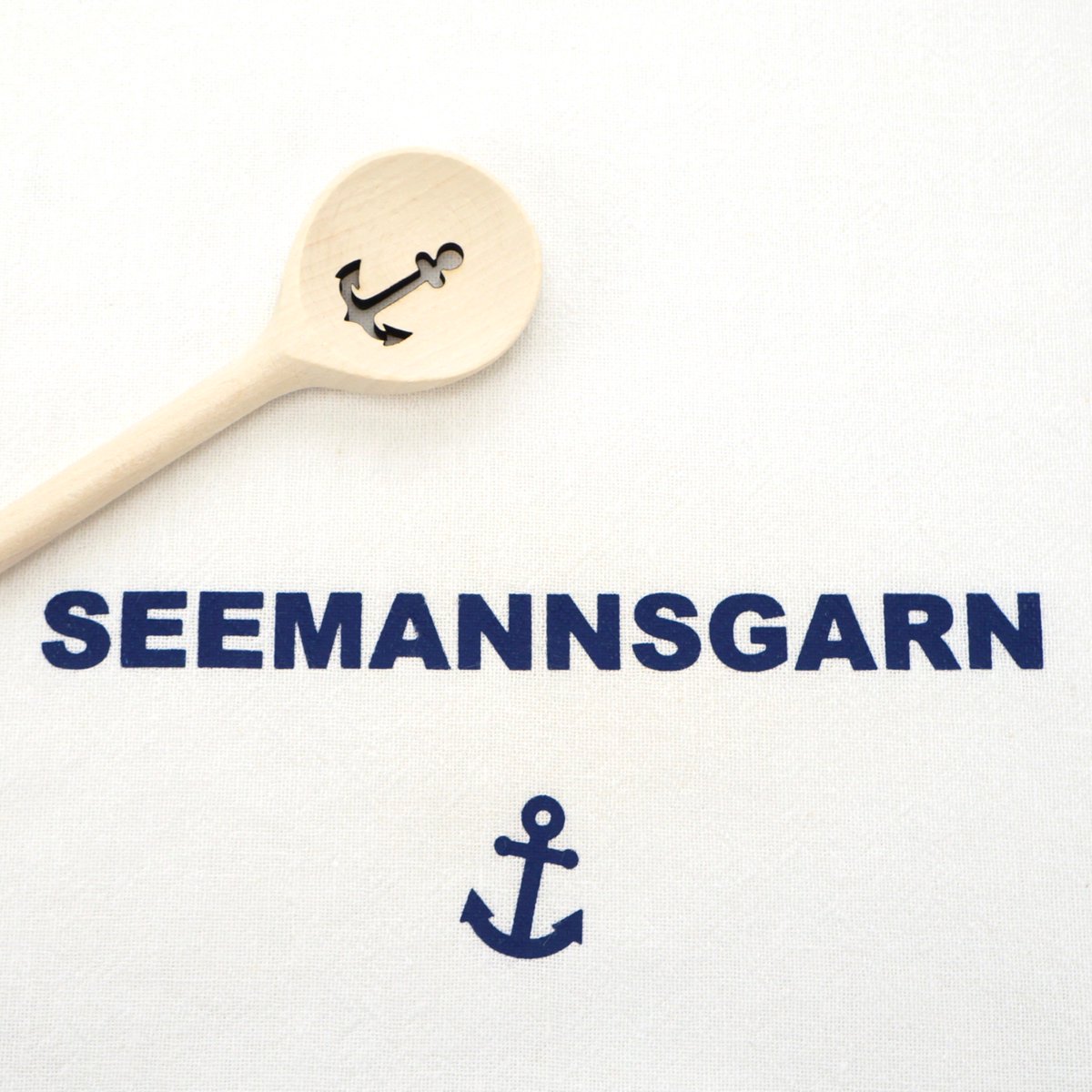 Die Mittagspause naht, ab in die Kombüse ⚓️😉
Neu im Shop: Anker-Kochlöffel und Geschirrtuch Seemansgarn auf freudinge.de