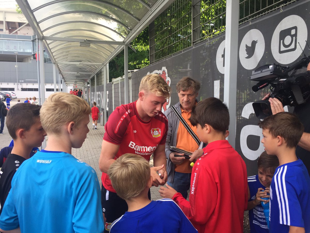 Heute bei <a href="/bayer04fussball/">Bayer 04 Leverkusen</a> vor Ort. Wie weit ist die #Werkself? Wie macht sich Heiko #Herrlich?Und muss Rudi #Völler personell nachlegen?