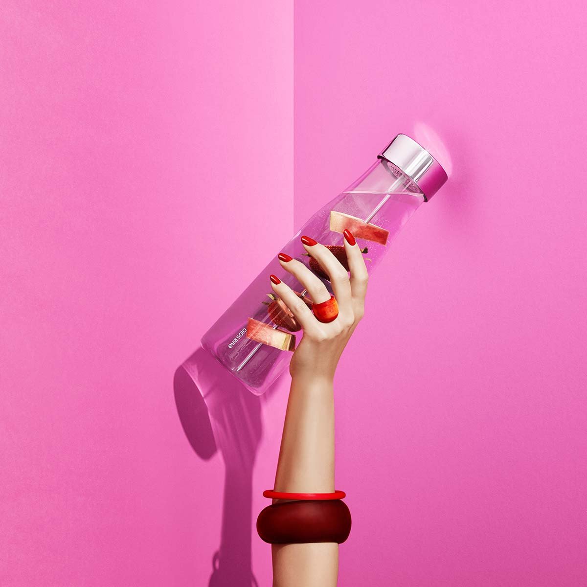 The MyFlavour water carafe from <a href="/EvasoloOfficial/">Eva Solo</a> 

Mmmm...#Fruity 🍎

> bit.ly/2f81byL