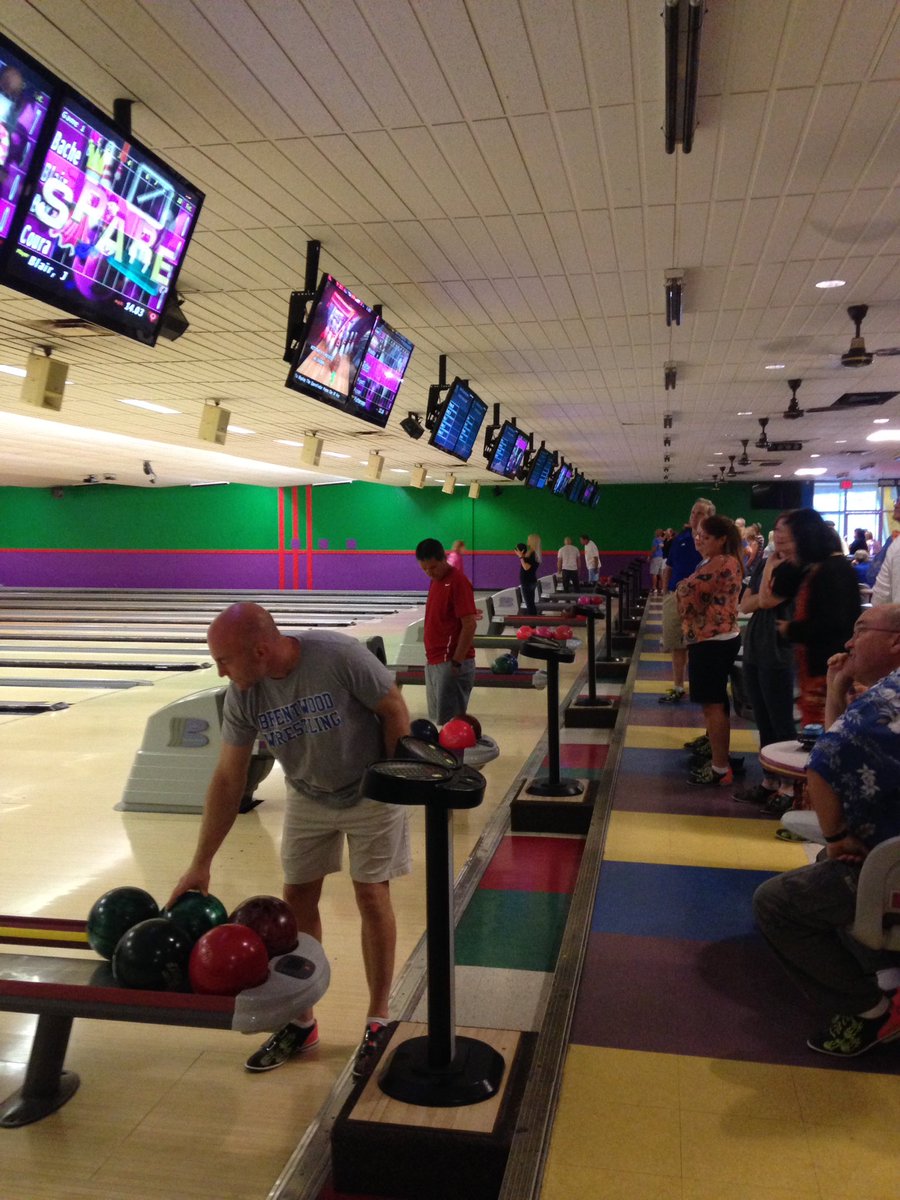wcsBHSlw's tweet photo. Brentwood faculty bowling #teambuilding https://t.co/XdPZfonbGa