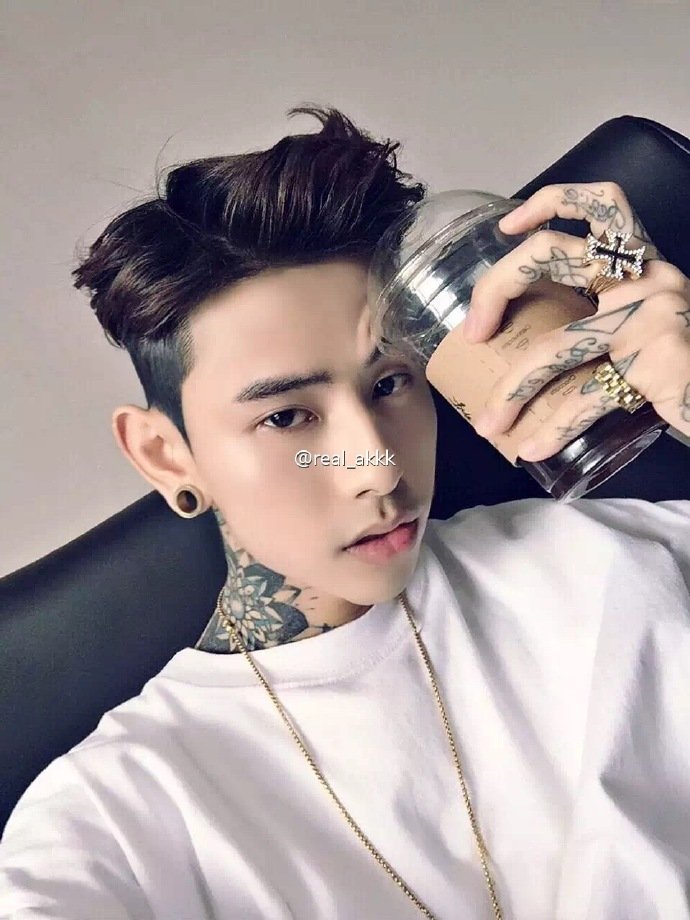 real___akkk's tweet image. RT.

Buscando algo de familia.

☠️🚬