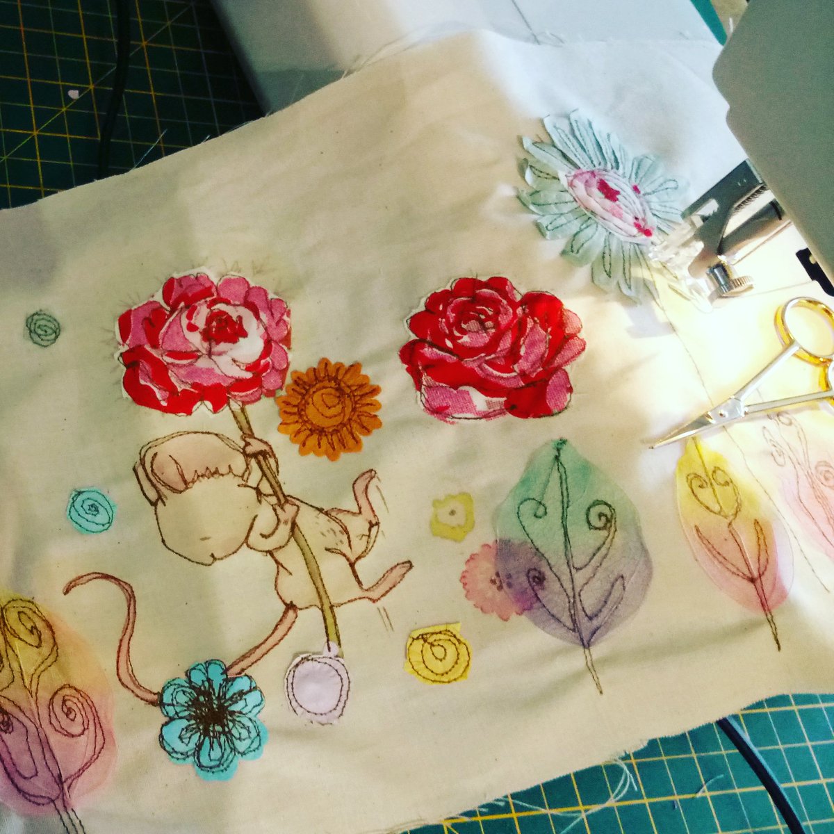 LampshadeLass's tweet photo. Mouse in the meadow I'm embroidering some lampshade skins today https://t.co/FMTdDBkIsI