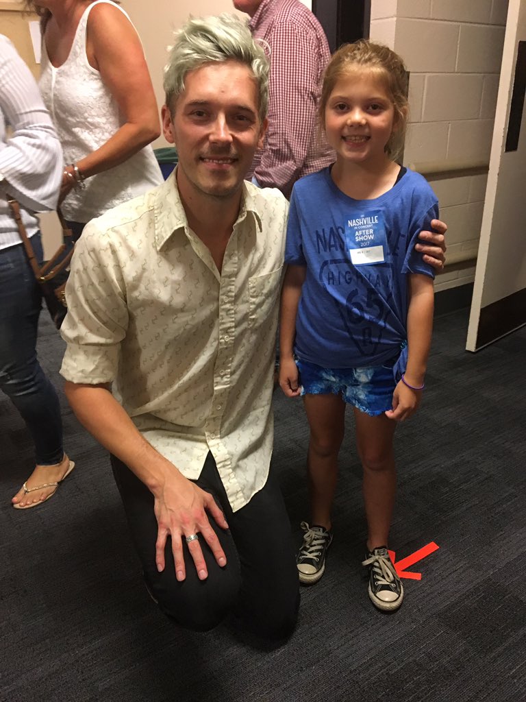 ItsMeAinsleyMcD's tweet photo. @ck1brat @SamPalladio @Wolf_Trap @JugglingFitness Thanks again for singing #IWillFall, Mr. Palladio. It was nice to meet you. 🎶🎵🥁🎸🎤 https://t.co/xsmKz2rzv2