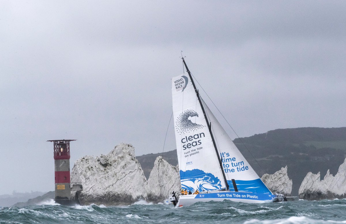 Blowing like banshee and the Volvo fleet race RTI <a href="/TurnTidePlastic/">TurnTheTideOnPlastic</a> <a href="/deecaffari/">Dee Caffari MBE</a> <a href="/volvooceanrace/">Volvo Ocean Race</a> @lendycowesweek