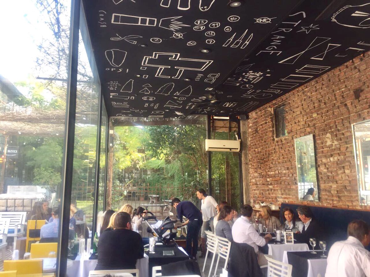 HOY🍴#sissitiendabar 
Ñoquis d papas salteados c pollo, tomate y espinaca 😋
Incluye c bebida 🍷y postre 🍮! $160 los esperamos x la #gallery .