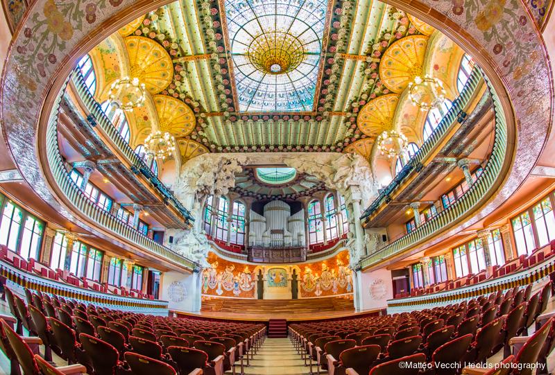 From the moment we saw the façade of the Palau we knew that we had to explore the place & find out more about it https://t.co/heHR4kcgT9 🎨👌
