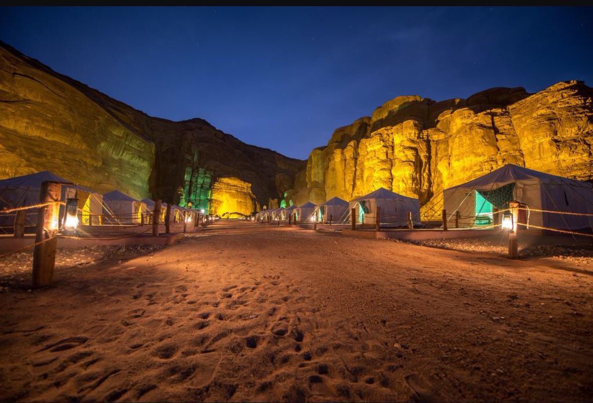 مخيم مداخيل الصحراوي البيئي بـ #العلا ويتيح لك المخيم عيش الحياة التقليدية الصحراوية باسلوب فندقي مميز