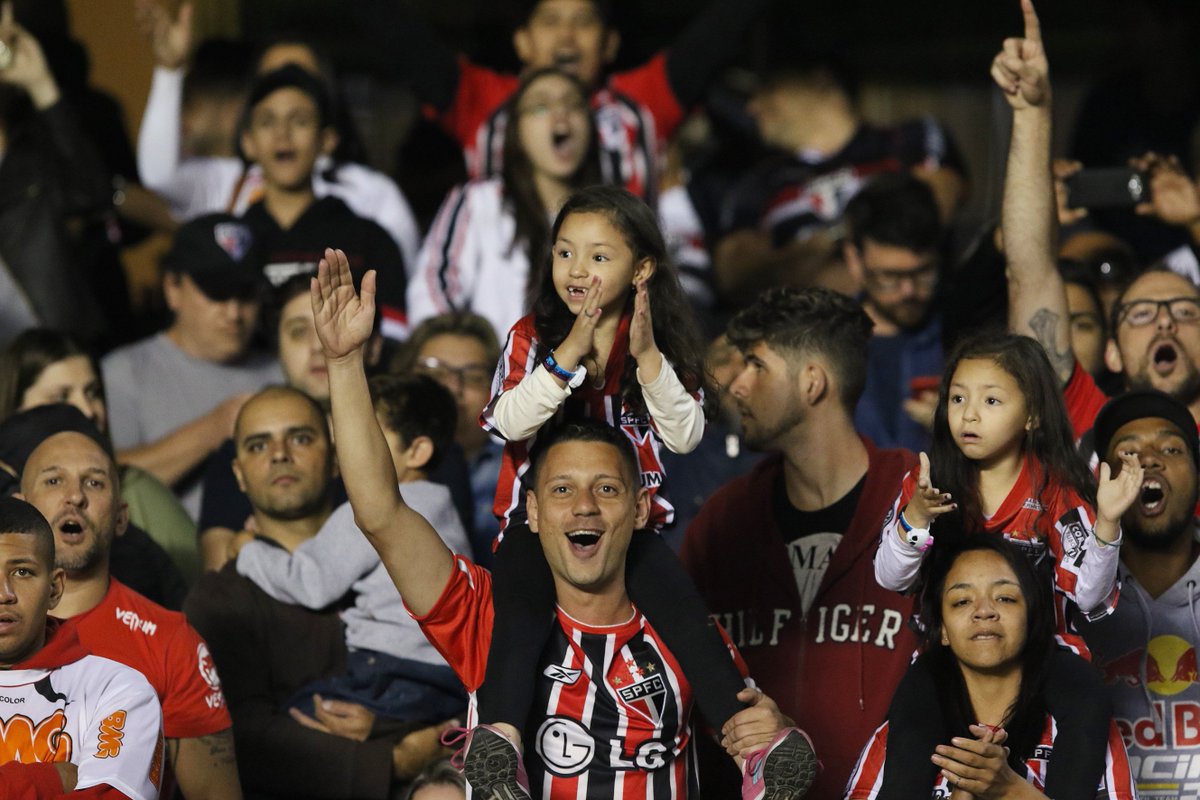 SaoPauloFC's tweet photo. 43.000 INGRESSOS VENDIDOS
Arquibancadas esgotadas!
#VemProMorumbi 

Ingressos de cadeiras ainda disponíveis https://t.co/cEd4cG7O2W https://t.co/XYoD4ccEXN