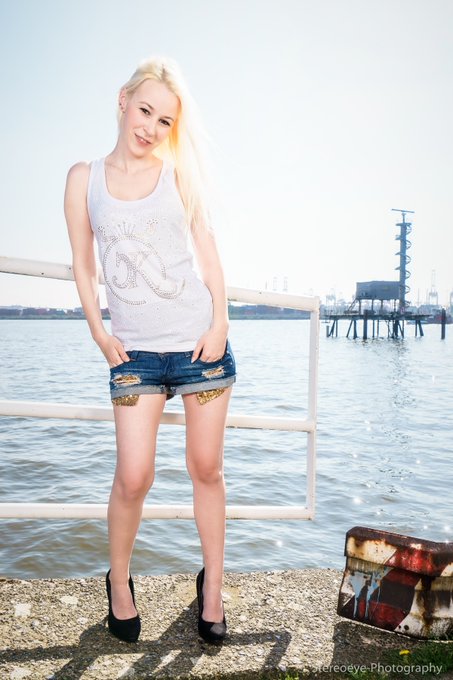 Mittwoch! Bald wieder geschafft ;) #Bergefest #Mittwoch #SexyJenJen #Model #Webcamgirl #blond #Teen #HH<a href="/tag/bergefest"class="tags">#Bergefest</a><a href="/tag/model"class="tags"><span>#model</span></a><a href="/tag/blond"class="tags"><span>#blond</span></a><a href="/tag/sun"class="tags"><span>#sun</span></a><a href="/tag/hamburg"class="tags"><span>#hamburg</span></a><a href="/tag/sunny"class="tags"><span>#sunny</span></a><a href="/tag/teen"class="tags"><span>#teen</span></a><a href="/tag/webcamgirl"class="tags"><span>#webcamgirl</span></a>