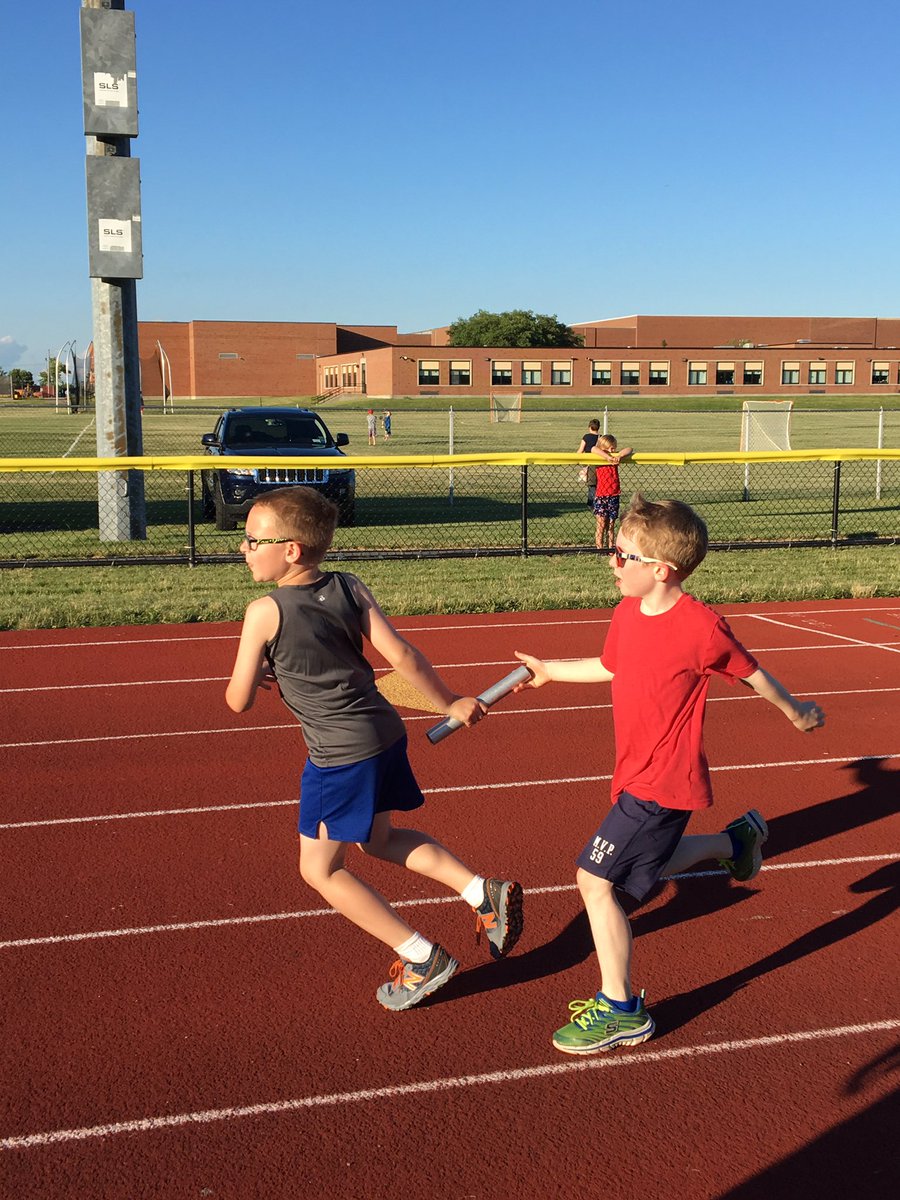 Lakeeffecttrack's tweet image. More pictures capturing Lake Effect athletes inaction during the 2017 season.