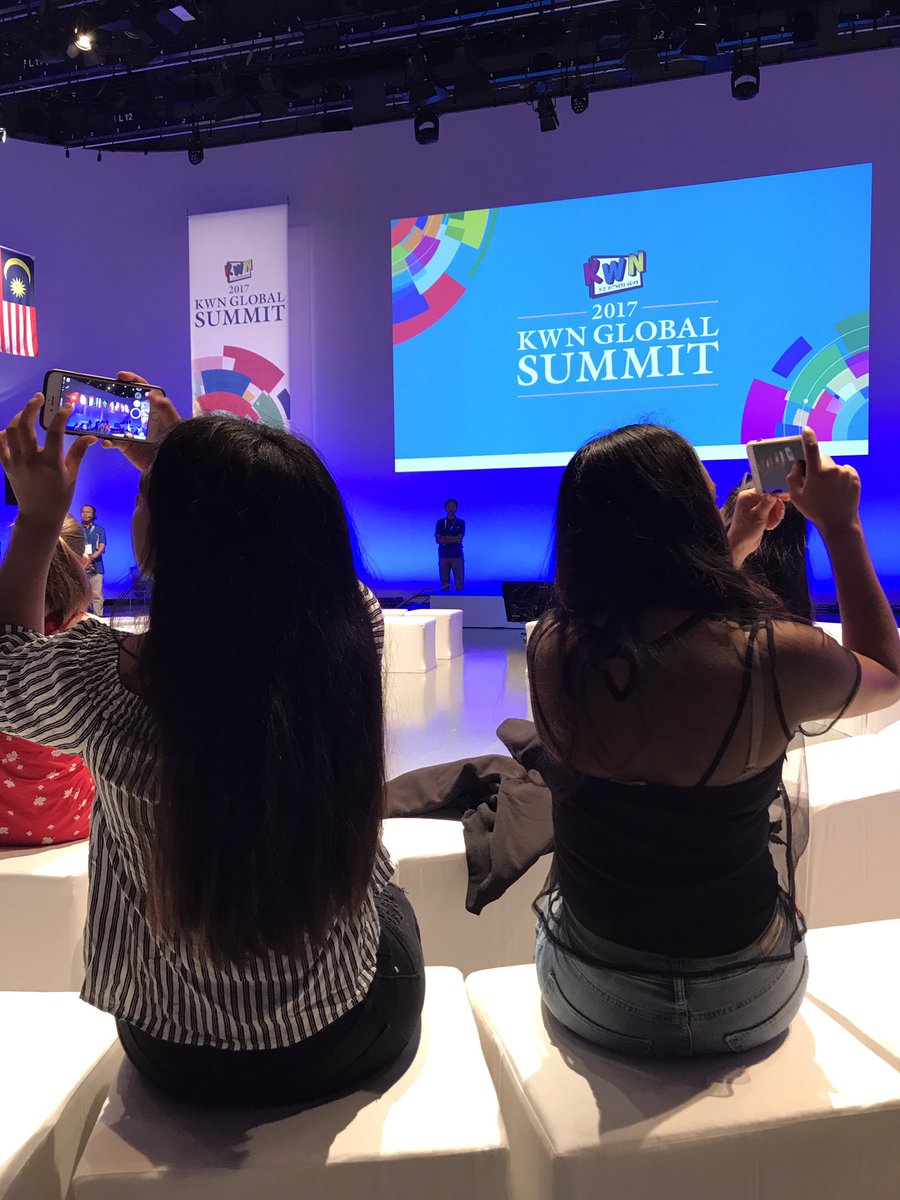 BethDuncan's tweet photo. @panasonic  #KWNGlobalSummit opening ceremonies included exchanging business cards with other countries! #TeamUSA @RanchoMinerva #rmmsfam https://t.co/2rYHSa9Exx