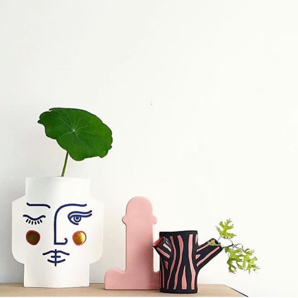 youngxable's tweet photo. Paper vase @octaevo, so cool 🙃👌🏻✨ https://t.co/XS1iQNu4ud https://t.co/DiH0UCf0s3