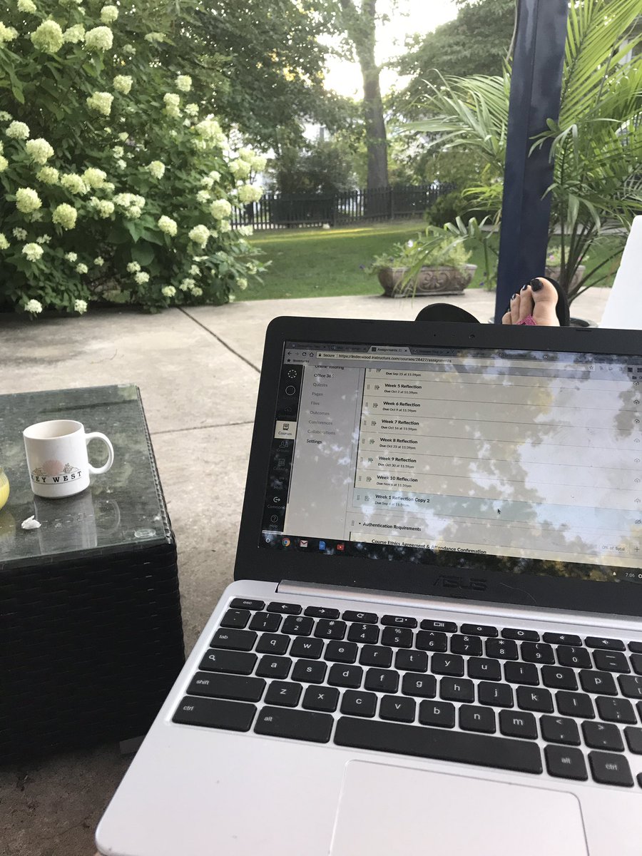 APeachSTL's tweet photo. Setting up classes with October due dates while it's only 70 degrees out. #fallyet? https://t.co/gPohwRbeq1