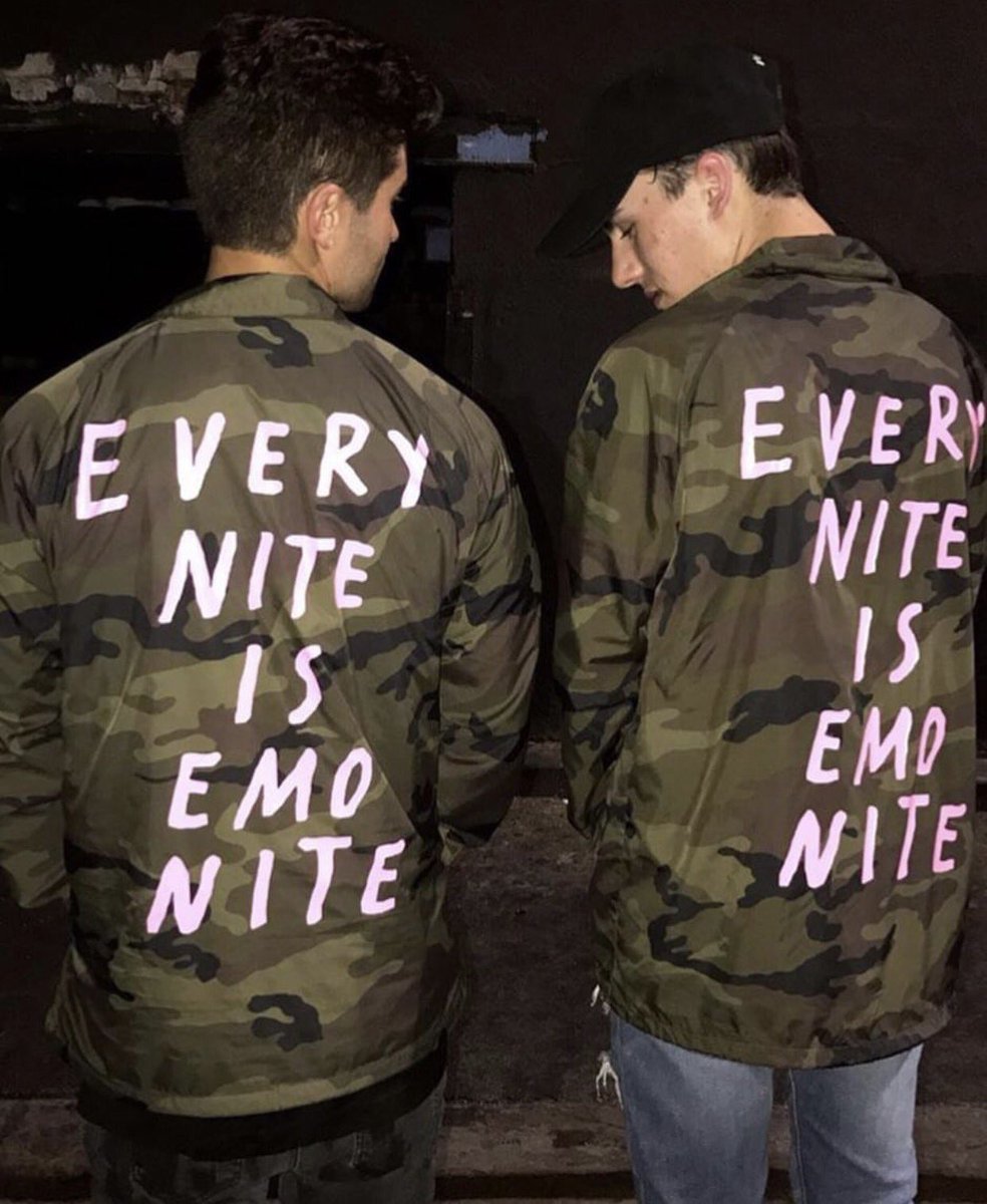 JakeMillerITA's tweet photo. Jake ad una serata di @emonitela ieri notte con il team e @lindsaydemeola!

(01/08/17) 📸

-K💕 https://t.co/I20w2IvwJj