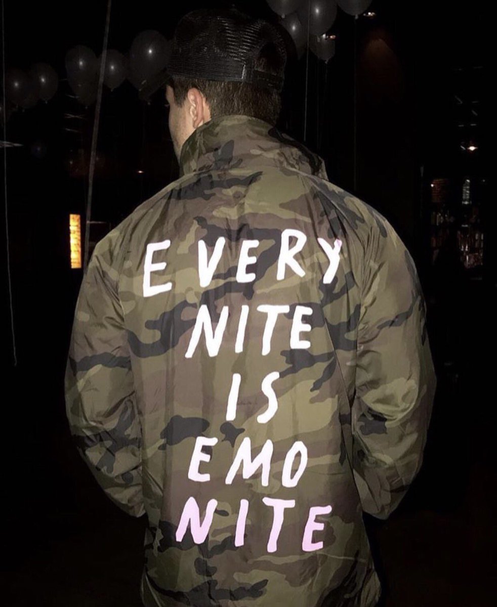 JakeMillerITA's tweet photo. Jake ad una serata di @emonitela ieri notte con il team e @lindsaydemeola!

(01/08/17) 📸

-K💕 https://t.co/I20w2IvwJj