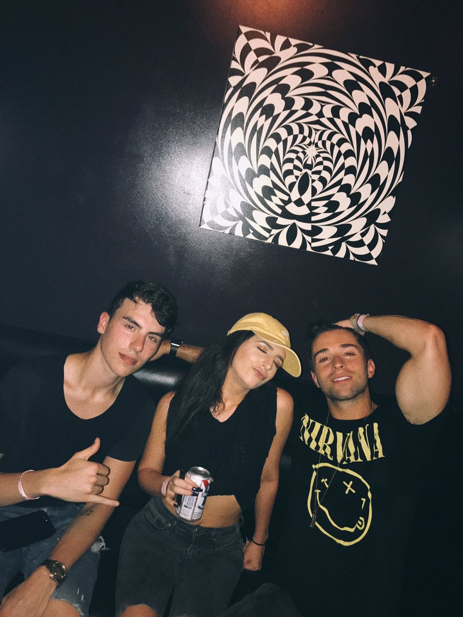 JakeMillerITA's tweet photo. Jake ad una serata di @emonitela ieri notte con il team e @lindsaydemeola!

(01/08/17) 📸

-K💕 https://t.co/I20w2IvwJj