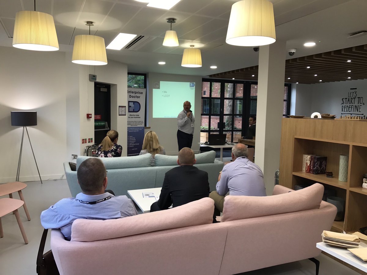 teamspacesMRLW's tweet photo. Aaand we're off...the brain doctor, Mark Harris is in action!! #networking #braindoctor #lunch @enterprisedoc https://t.co/xiHWeYbiHS
