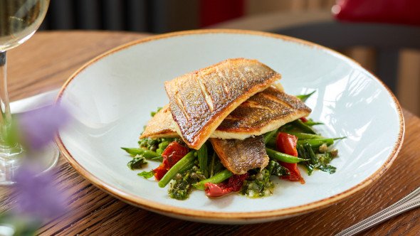 Loving @LeBistrotPierre's August recipe; loup de mer. Try making your own with these instructions! onionring.co.uk/news/Bistrot-P…