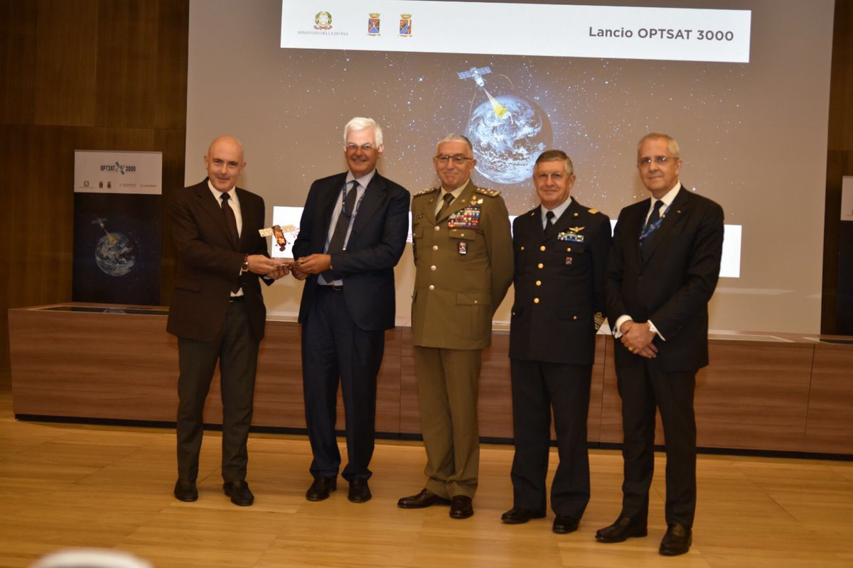 SM_Difesa's tweet photo. #GenGraziano "#OPTSAT3000 utile sia alla Difesa sia alla sicurezza" leggi la news suo sito di #SMD https://t.co/4MKsnzlrZr https://t.co/gNlyIc70mC