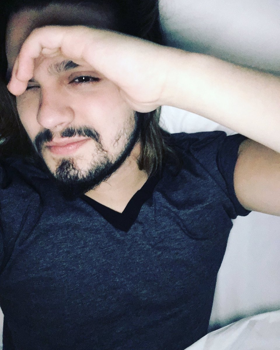 multishow's tweet image. Boooom dia, Luanzinho! A votação rolou a noite inteira e a opção "acordar com buzina" ganhou disparado! Vocês são ruins, hein?! Hahahah