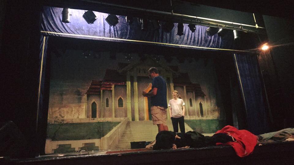 DanielChambers_'s tweet image. We're in the theatre! The set for #Aladdin is being rigged! Opening night tomorrow at 6pm at The Palace Theatre, Paignton
Call 01803 665800