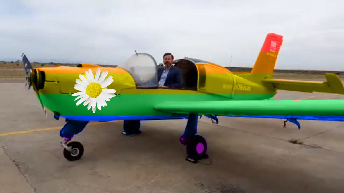jsrmurcia's tweet photo. .@hazteoir adjuntamos propuesta para vuestro avión 🛩️

No nos gustan los aviones monocromáticos... Los preferimos DIVERSOS 😉🏳️‍🌈 #HazteVER https://t.co/g21KkoRs5G