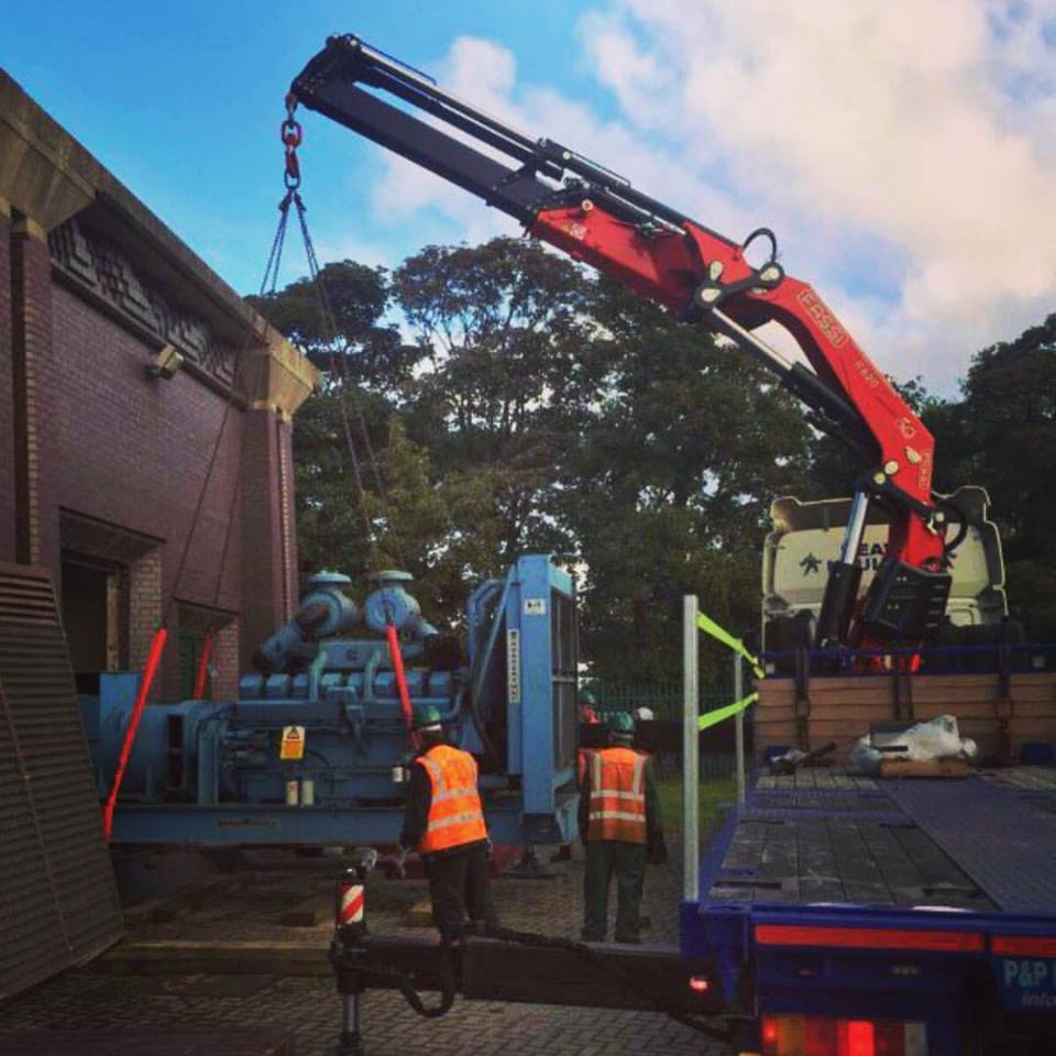 PPMatherTrans's tweet photo. 12 tonnne generator removal with the use of the Fassi820! 
#Cheshire Office 0161 477 0577 https://t.co/IdMNcjiytT