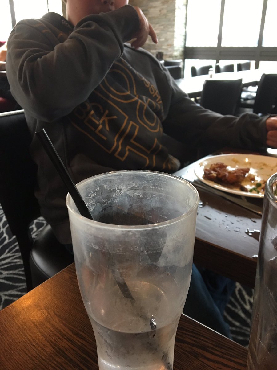 TarnyaCuff's tweet photo. @MingMoonWolves waiter shrugged this off saying it was clean and acceptable to serve these to your customers tables. https://t.co/IfDvhZNHlT