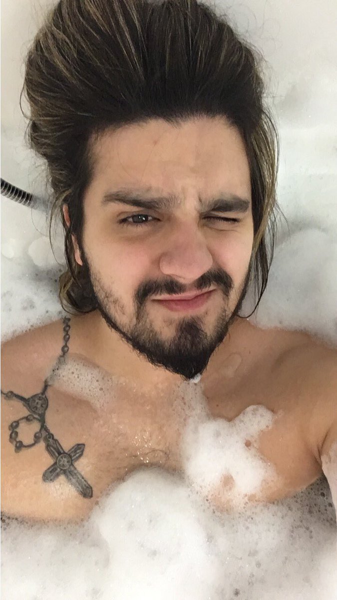 multishow's tweet image. Teve @luansantana na banheira ao vivo em mais um flash #24HoraComLuan! O quanto vocês me amam por mostrar isso? Kkkk